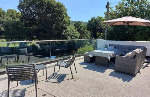 Riverside Retreat - Photo 6