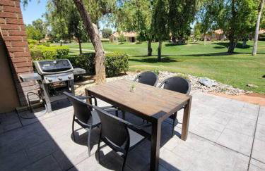 Upscale mid century on the green w Private Hot Tub - Foto 6