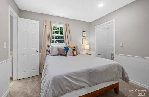 Creekside Oasis - 5BR Retreat with Pool & Hot Tub - Foto 19