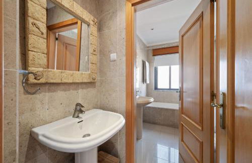 BmyGuest - Sesimbra Palames Beach & Pool Apartment - Foto 20