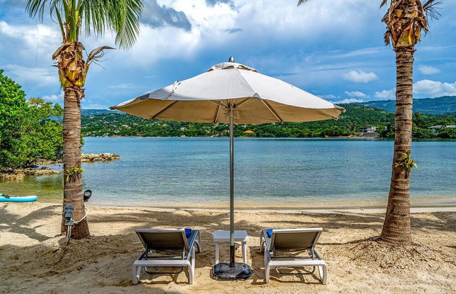 Santosha Whitehouse JM - 10 Bedroom Villa w Private Beach - Photo 40