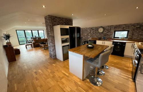 Modern upside down property with hot tub - Foto 13