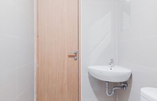 Good Choice And Comfy Studio Apartment B Residence - Photo 12