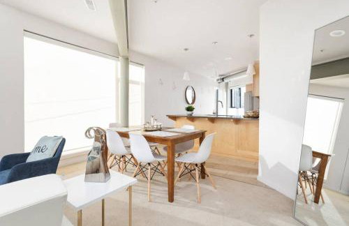 Upscale 3BR Penthouse by CozySuites - Foto 19