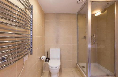 Zone 1 Modern 2 Bed 2 Bath Apt with outdoor space Hyde park - Foto 19