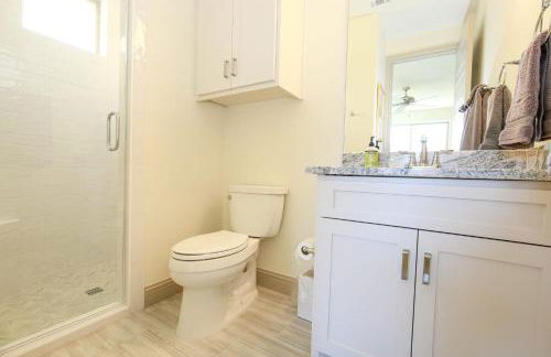 Contemporary, Luxury Retreat on Lake LBJ with Heated Pool - Foto 20