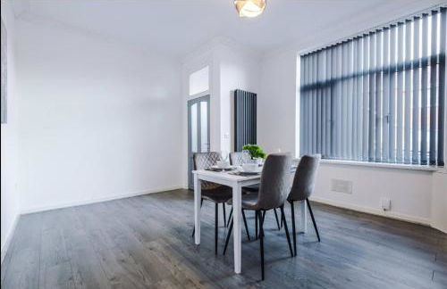 Modern & Cozy 3BR House - Sleeps 8 - Foto 12