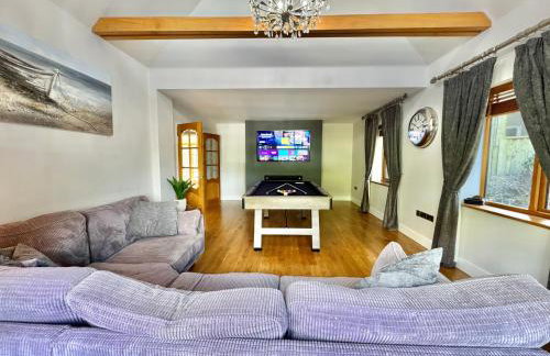 Serene Retreat - Hot Tub - Pool Table - Close to New Forest and Bournemouth Beach - Sleeps 12 - Foto 17