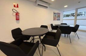 Studio novo e amplo no Centro com ar e home office - Photo 41