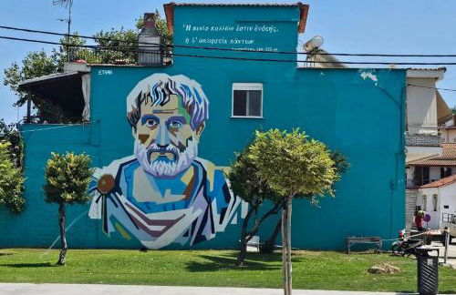 Sunrise Suite Olympiada - Luxury Beachfront Escape - Photo 38