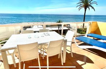 BEACHFRONT APARTMENT In LA CALA DE MIJAS - Photo 30