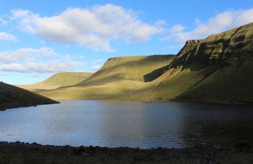 Charming 3-Bed Cottage by the River Usk - Foto 37