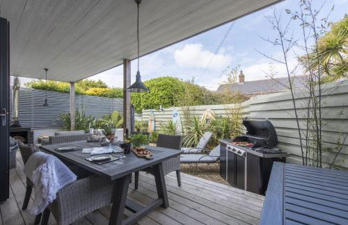 Two Bare Feet - Photo 36