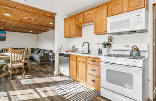 Family Fun Cabin - Mountain home with Game Room, Hot Tub and Lake Views! - Foto 20