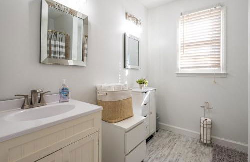 2 Story Home With Sunroom & Cozy Deck Close To KSU - Foto 22