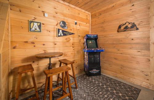 Cabin with amazing long-range mountain views, hot tub, fire pit, EV connection - Foto 40