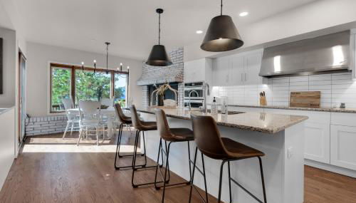 Expansive Monument Home Hot Tub and Mountain Views! - Foto 3