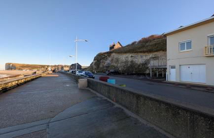 Beautiful beachfront apartment, 180d sea and cliff view - Foto 12