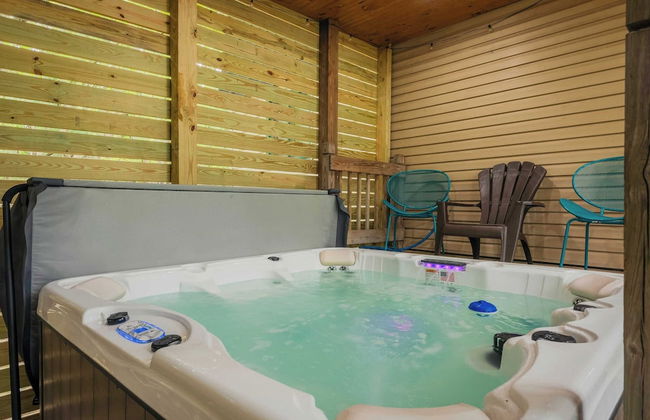 Summit Shores Tranquil Escape Designed for Groups w/ Hot Tub, Fire Pit + Game Room - Foto 45