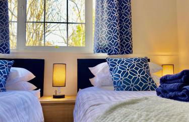 4 Single beds or 2 Doubles - FREE PARKING SPACES - SMART TV's - City Centre Spacious flat - Photo 11