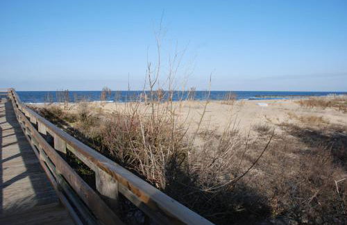 Historic Beach Side Getaway - Pet friendly, WiFi cottage - Foto 32