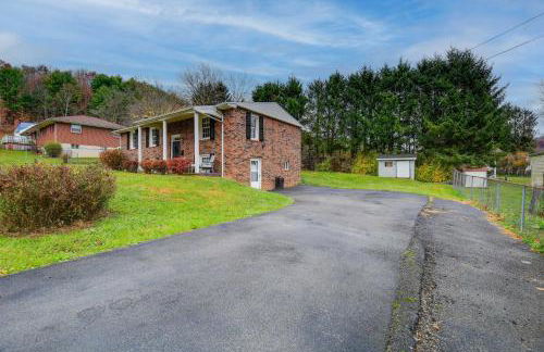 Bluefield Home with Covered Deck - Near Parks! - Foto 31