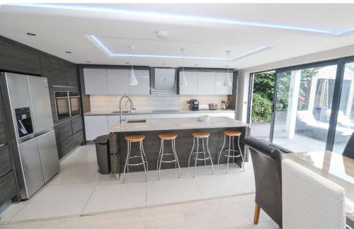 Creek View House - Photo 2