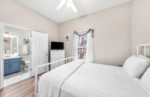 Andrea's Island - PET FRIENDLY - BEACH SERVICE-SLEEPS12!! - Foto 27