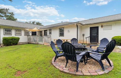 5BR with Game Room & Huge Backyard - Foto 39