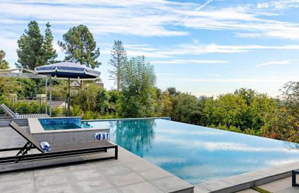 LA Hillside Retreat w Pool Views Fire Pit Outdoor Lounging Casa Bellagio by AvantStay - Foto 58