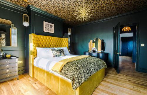 Unique 4 Bed Home in The Windsor Tapestries by Casa by Grace - Sleeps 7-9, Private Hot Tub Hire, Free Parking, Dog Friendly, Legoland, Windsor Castle - Foto 18