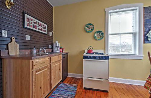 Charming Berger Apt on 42-Acre Farm with Pool Access - Foto 9