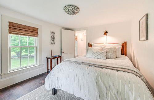 Historic Farmhouse Near Mountains and Colleges! - Foto 25