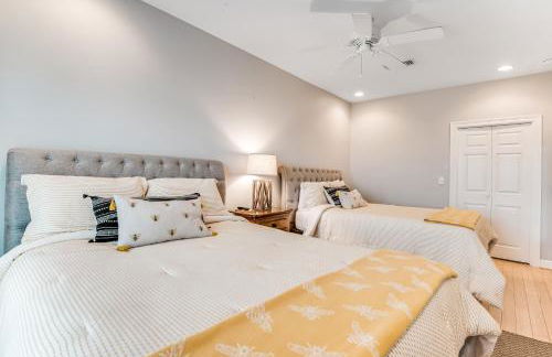 Dog-friendly beachfront dream with a wet bar & two furnished balconies - Foto 26