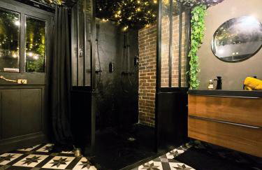 Love room avec spa privatif et salle de jeux adultes - Foto 10