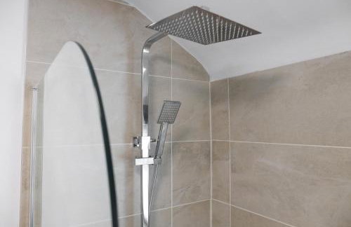 'Station House' Cosy Renovated Family-Friendly Home in Runcorn, Cheshire - Train Station Liverpool Chester Links, Brindley Theatre - Foto 3