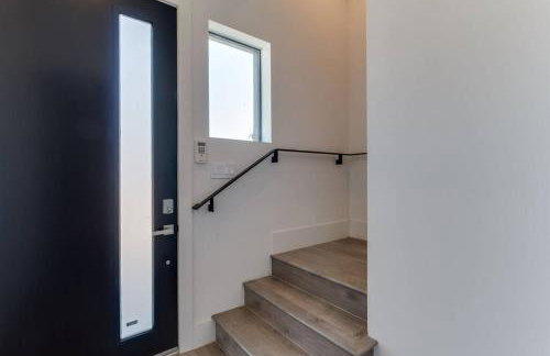 Luxury Modern 4 bedroom 3 Bath Home With Rooftop Deck #3 - Foto 27