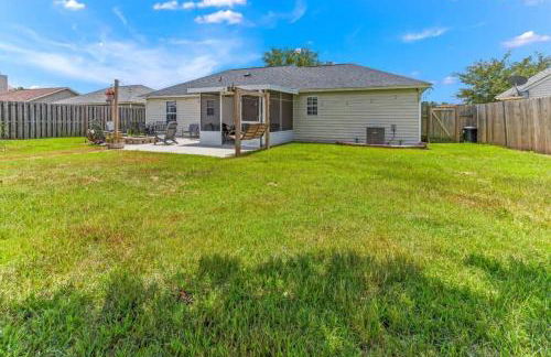 Screened Porch, Firepit, Patio! Peaceful in Pooler - Foto 32