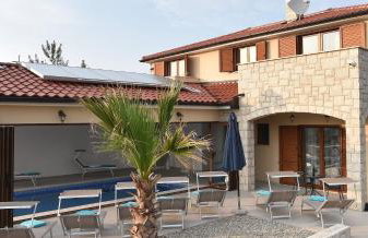 Villa Muskatel KRK -with heated covered pool - Photo 9