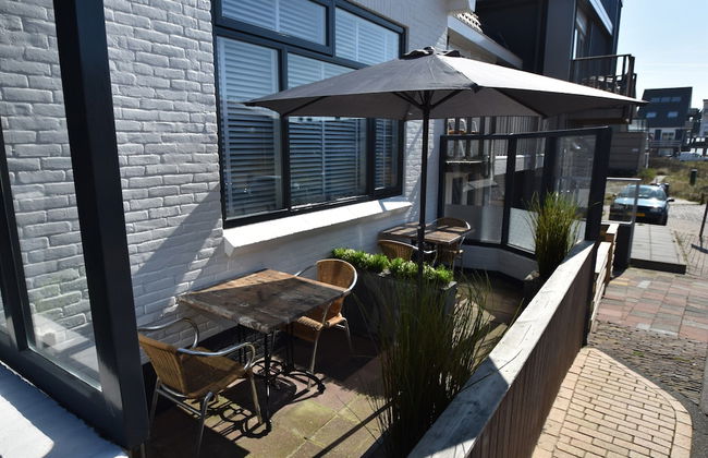 Elegant Studio Near Beach - Photo 14