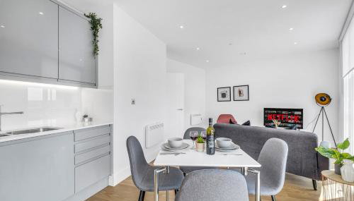 Pluxa Nero Deluxe - City Bliss 2Bath, Walk to Transit - Foto 5