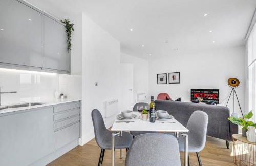 Pluxa Nero Deluxe - City Bliss 2Bath, Walk to Transit - Foto 5