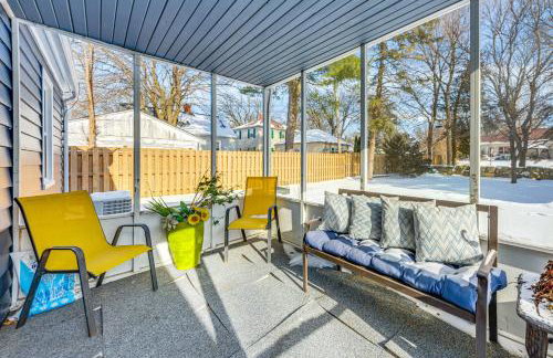 3 Mi to Hospitals Inviting Rockford Home with Yard! - Foto 3