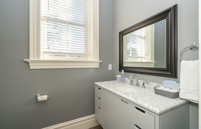 Parkside Comfort | JZ Vacation Rentals - Photo 16