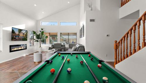 Serenity Splash Upscale Stay Pool Game Lounge - Foto 2