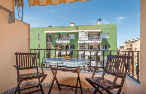 Gorgeous Apartment In Pineda De Mar - Photo 1