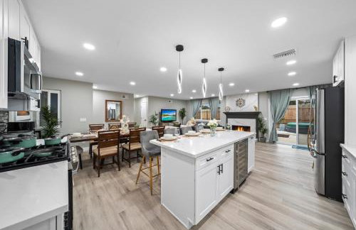 Entire Private Home with 3 Bedrooms 2 Bathrooms, Hot Tub, Garage, King Bed, Available Now - Foto 37