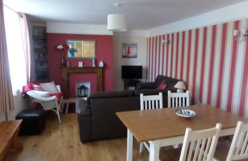 Mews Cottage in Private Seafront Estate - Photo 6