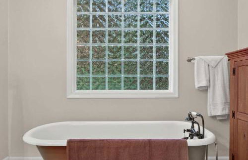 Screened Porch w Swing, Fire Pit, Grill & Deck - Photo 27