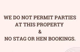 The Coach House 2 - Bedroom Apartment Sleeps 5 - Photo 2